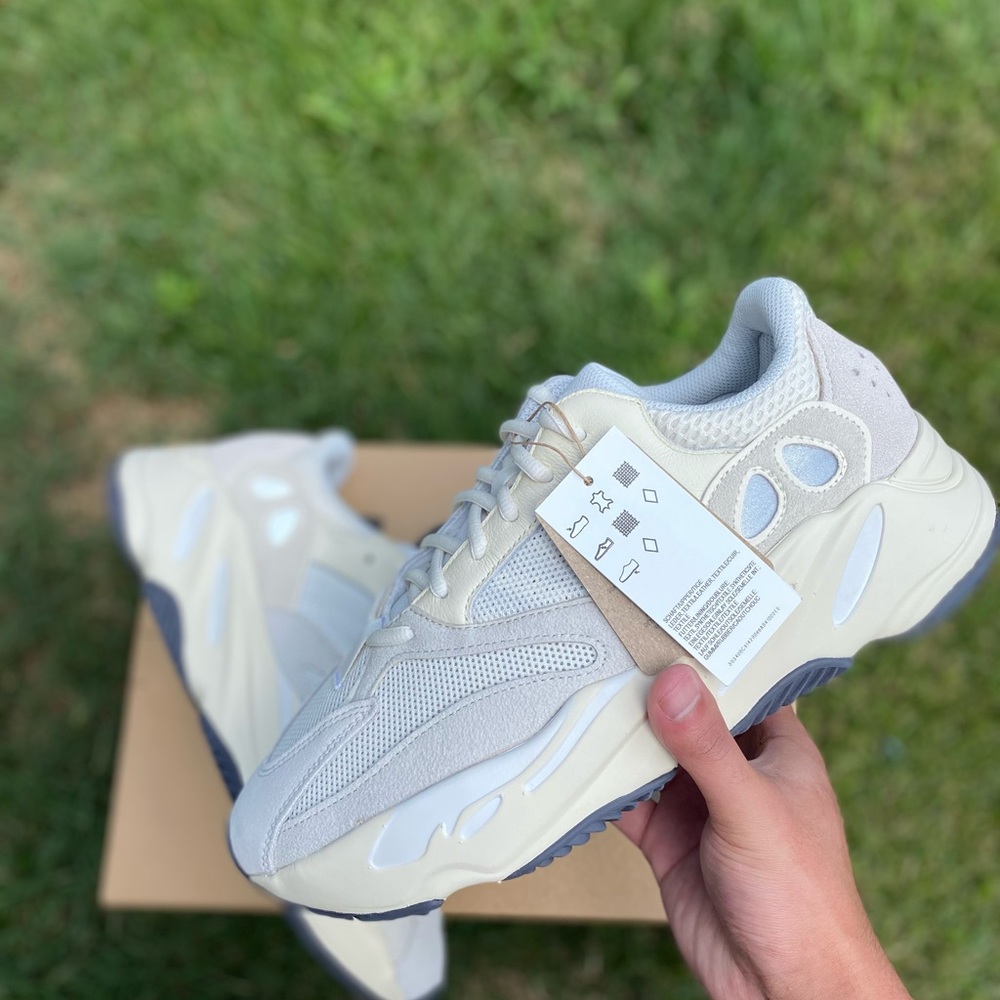 Yeezy boost 700 “analog”
